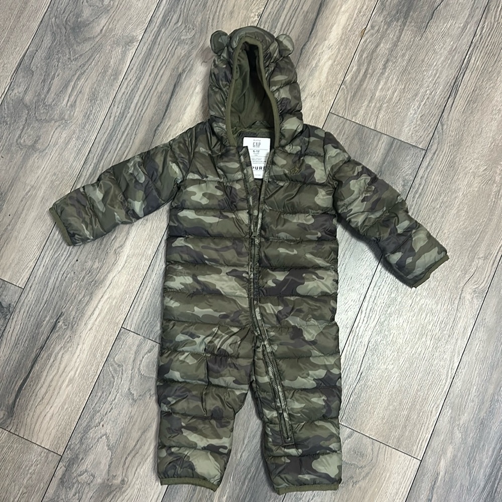 Gap Fatigue Snow Suit  6-12 months Like New